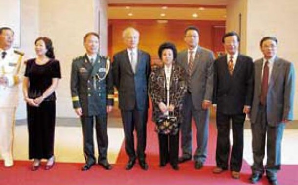 蘇麗凰、陳善莊出席大使館建軍87周年招待會